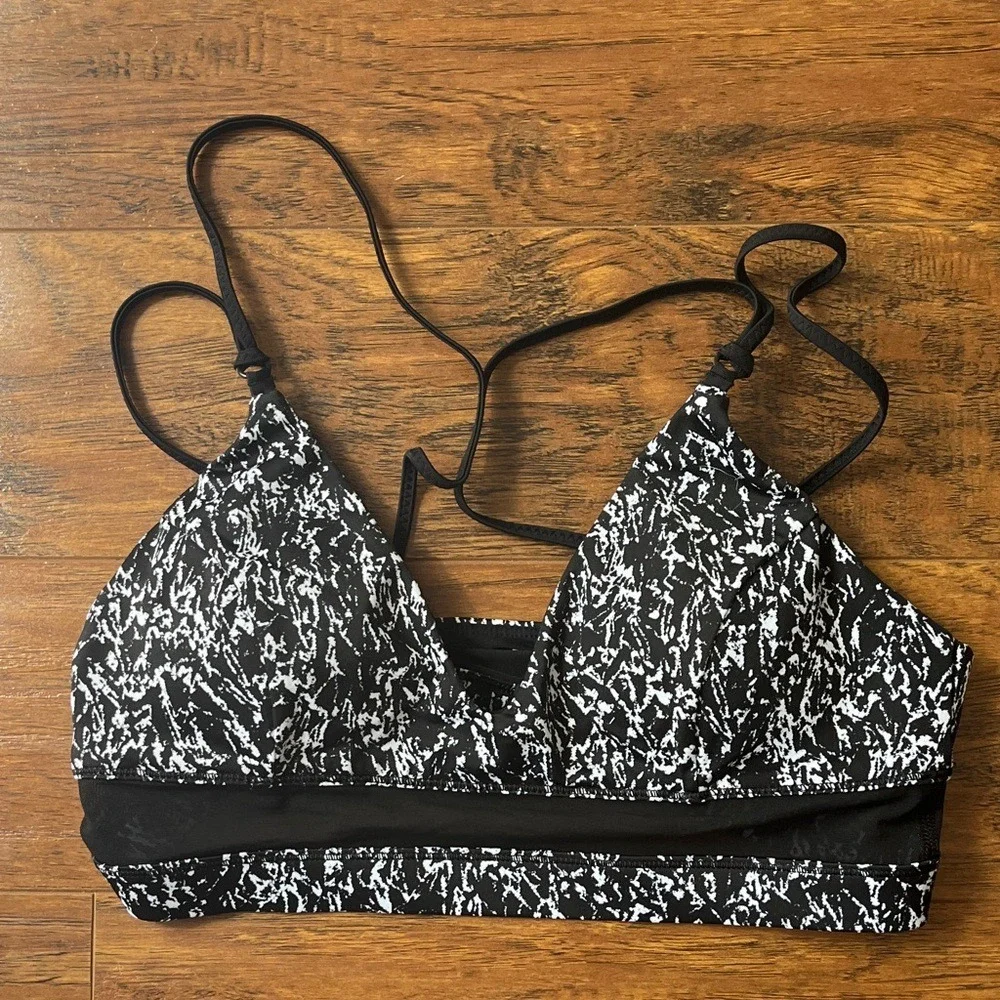 Stylish Black and White Women's Swim Top!‎